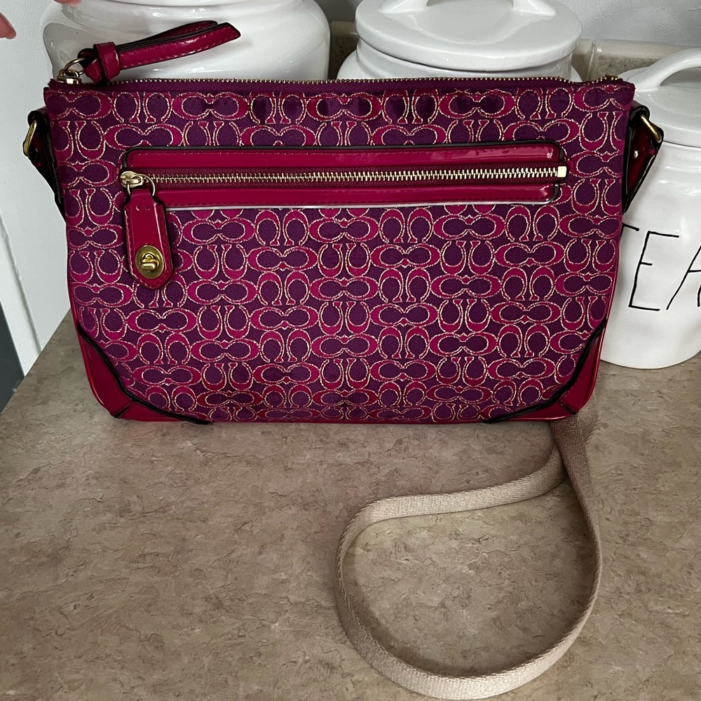 Coach Women's Poppy Signature Metallic East West Swingpack Crossbody Magenta